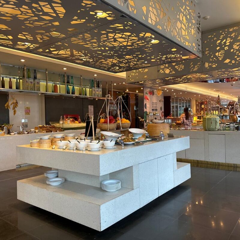 Buffet tại Food Connexion đa dạng món ăn từ Trung Quốc, Thái Lan, Nhật Bản và Hàn Quốc
