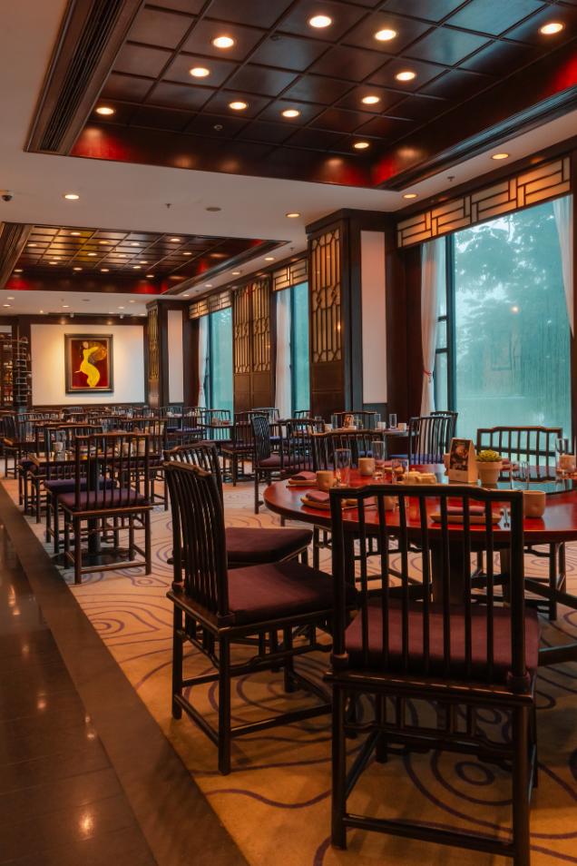 Không gian sang trọng tại Kabin Restaurant