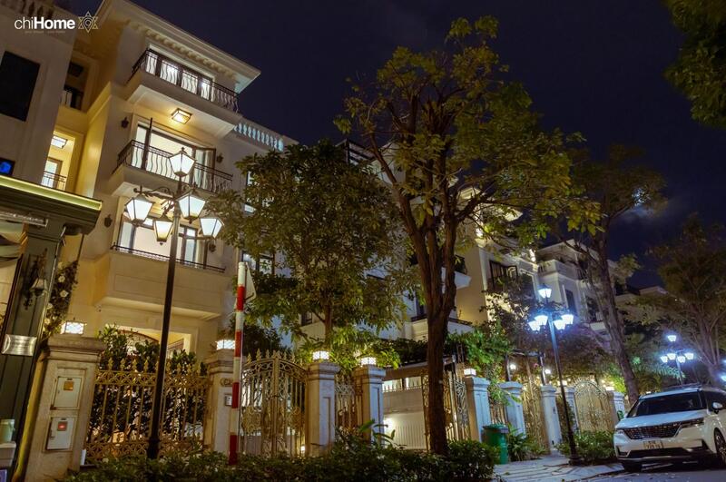 Không gian bên ngoài biệt thự VinHomes Victoria Golden River