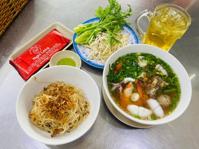 Hủ tiếu mực Nghi Long
